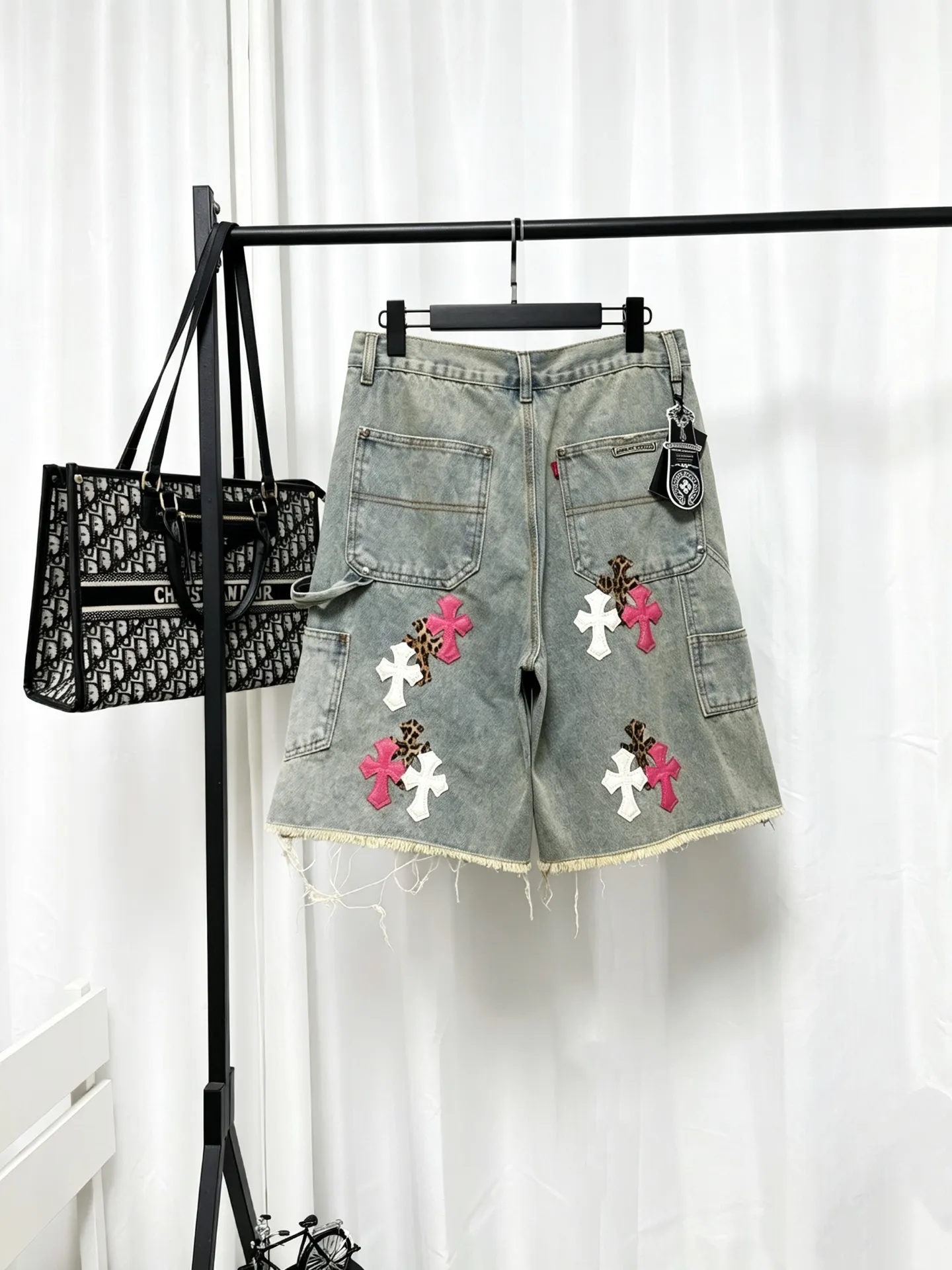 Chrome Hearts Chrome Hearts ， ， 、 Retro 。 ， Series ， ， ， ， 、 、 ， 。 、 、White ， ， ， ， ， 。 Chrome Hearts Retro ｜ + + ， ， ， Size S-XL